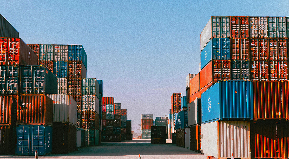 Descifrando las claves del transporte marítimo: LCL vs FCL para tus importaciones 